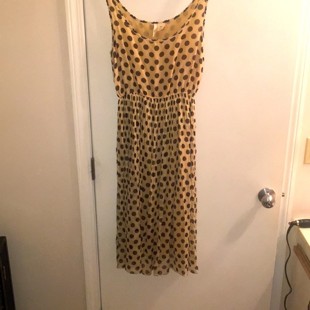 ❤️ COVET PLEATED MAXI DRESS IN COFFEE POLKA DOT